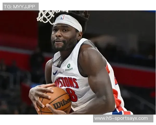 热火记者报道哈克斯左脚踝扭伤球队明日将决定他的出战状态